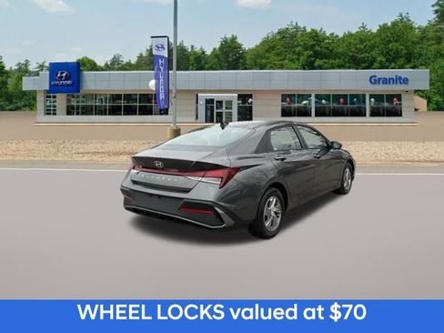 Certified 2024 Hyundai Elantra SE image 7