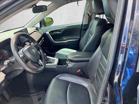 Used 2022 Toyota RAV4 XLE Premium FWD image 9