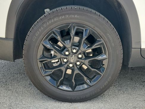 Used 2025 Chevrolet Traverse LT w/ Midnight/Sport Edition FWD image 2