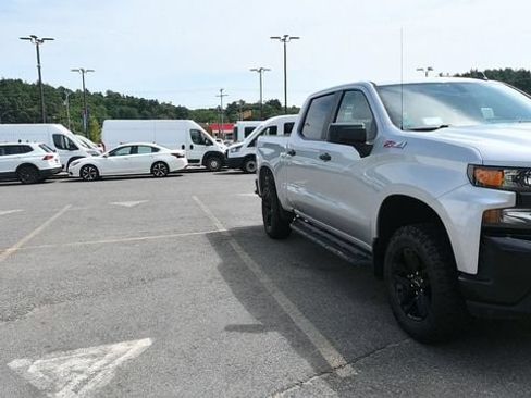 Used 2020 Chevrolet Silverado 1500 Custom Trail Boss w/ Custom Convenience Package AWD/4WD image 4