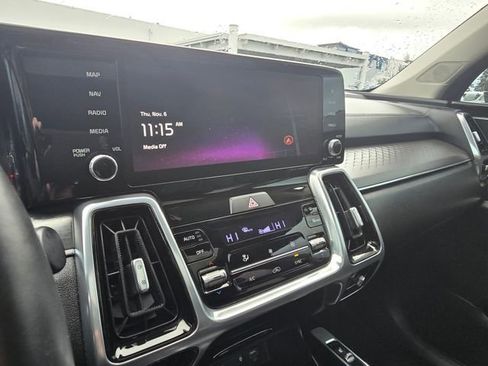 Certified 2023 Kia Sorento SX image 33