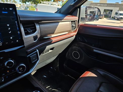 Used 2024 Ford Expedition Max Limited image 40