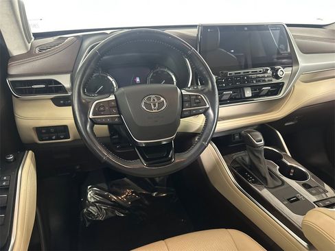 Used 2021 Toyota Highlander Platinum image 23