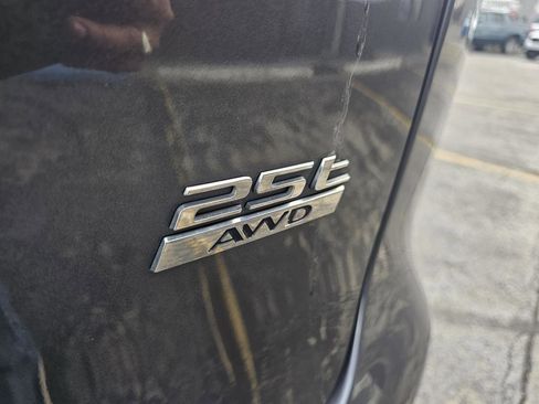 Used 2019 Jaguar F-PACE Premium image 13