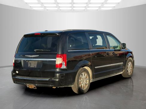 Used 2011 Chrysler Town & Country Touring-L w/ Entertainment Group #2 image 5