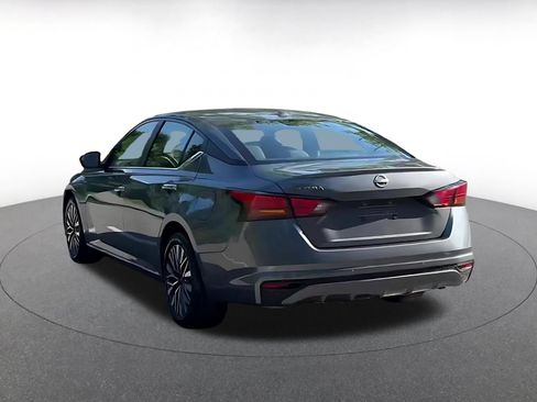 Used 2025 Nissan Altima 2.5 SV FWD image 8