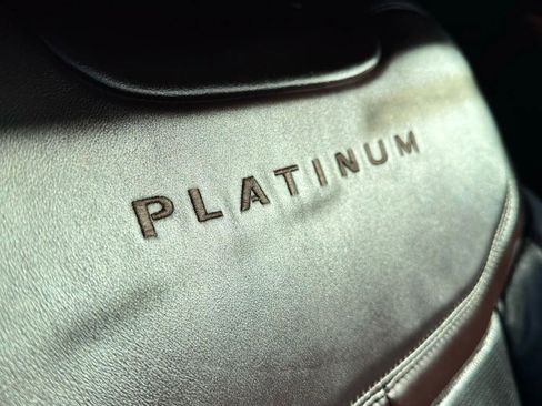 Used 2020 Ford Explorer Platinum w/ Premium Technology Package image 41