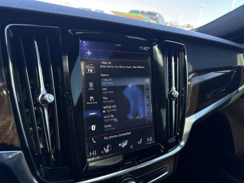 Used 2017 Volvo S90 T6 Momentum w/ Vision Package image 13