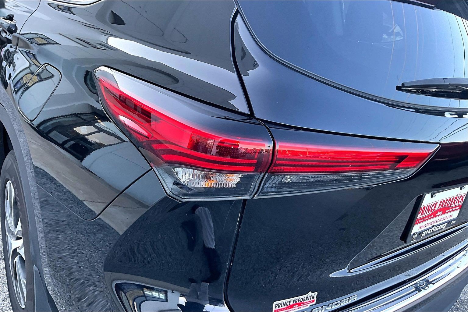 Used 2023 Toyota Highlander XLE AWD/4WD image 28