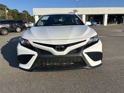 Used 2023 Toyota Camry SE image 3