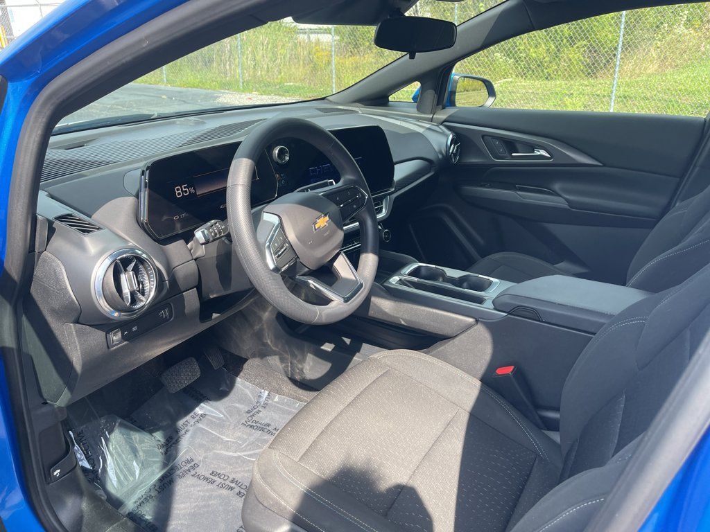Used 2025 Chevrolet Equinox EV LT FWD image 11
