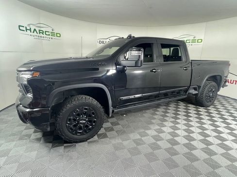 Used 2024 Chevrolet Silverado 2500 High Country w/ Midnight Edition AWD/4WD image 2