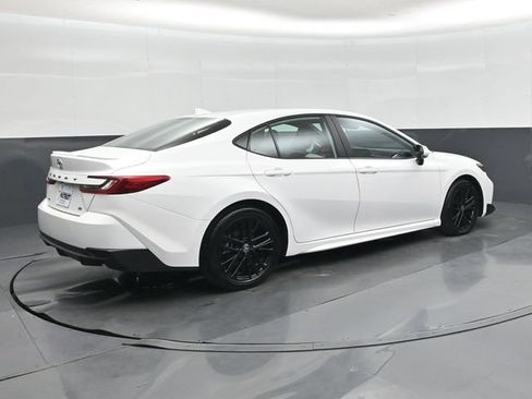 Used 2026 Toyota Camry SE FWD image 4