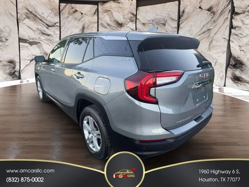 Used 2024 GMC Terrain SLE image 3