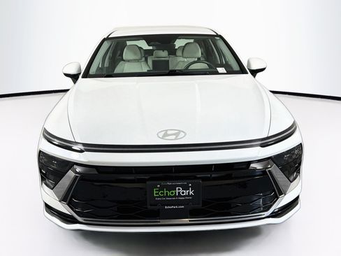 Used 2024 Hyundai Sonata SEL FWD image 2