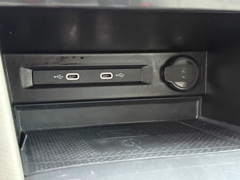 Used 2022 Volkswagen Tiguan SE R-Line image 22