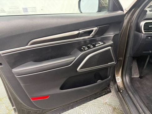 Used 2025 Kia Telluride S FWD image 11