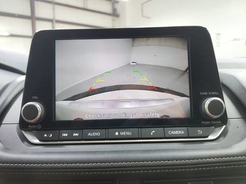 Used 2025 Nissan Rogue SV w/ SV Premium Package FWD image 16
