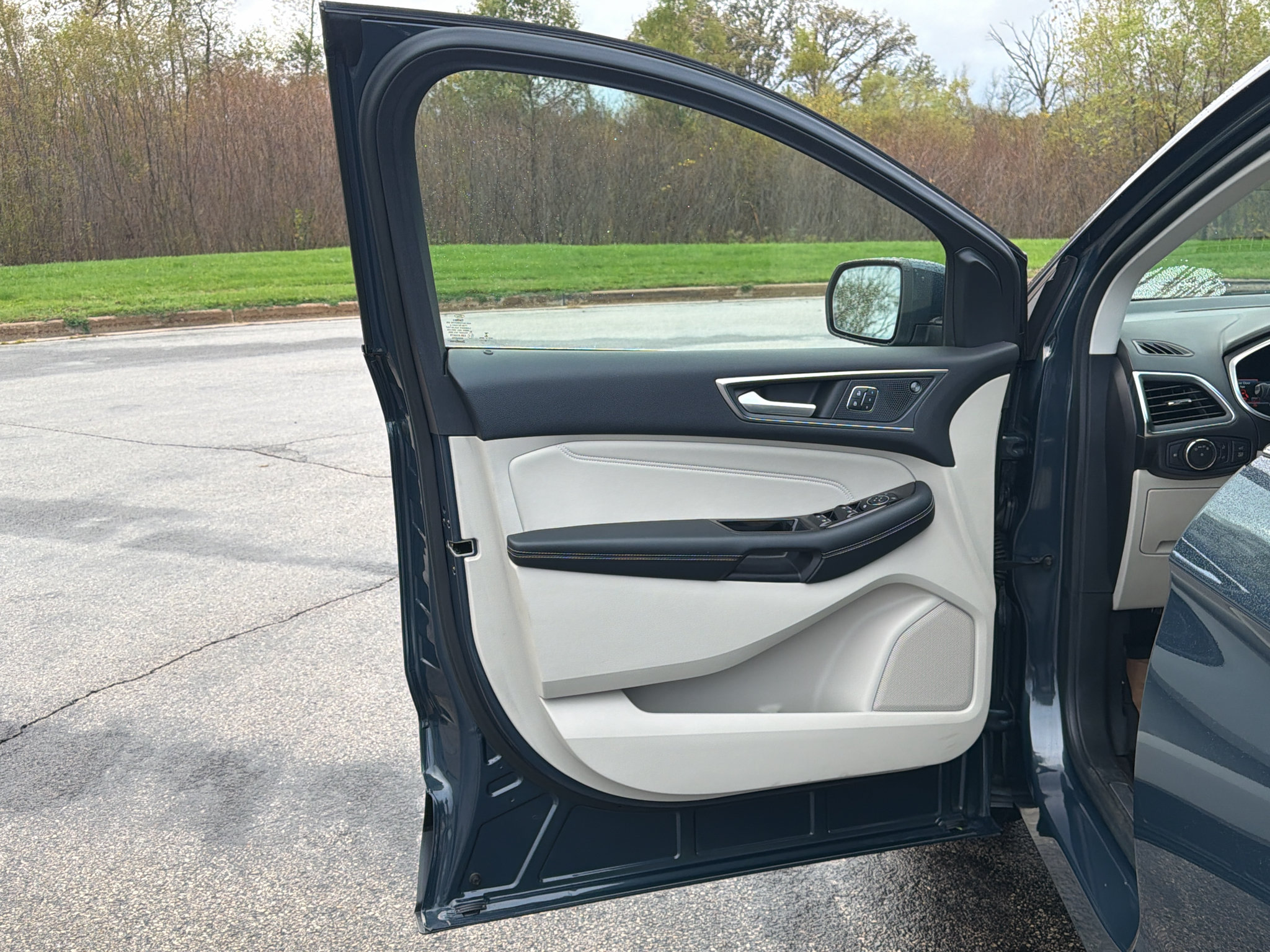 Used 2019 Ford Edge Titanium w/ Equipment Group 301A AWD/4WD image 10