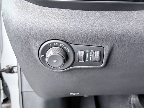 New 2026 Jeep Compass Latitude image 11