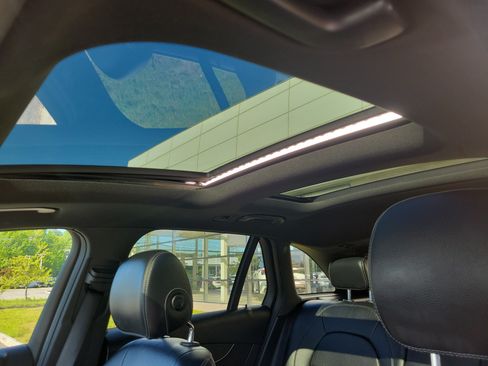 Used 2018 Mercedes-Benz GLC 300 4MATIC image 28