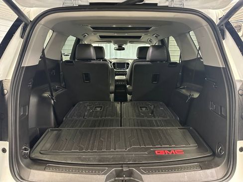 Certified 2023 GMC Acadia SLT w/ Preferred Package image 29