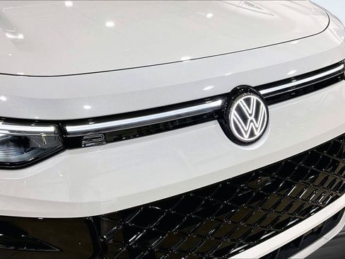 Used 2025 Volkswagen Tiguan SEL R-Line AWD/4WD image 29