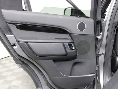 Used 2022 Land Rover Discovery S image 31
