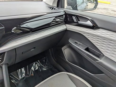 Certified 2022 Volkswagen Taos S image 17