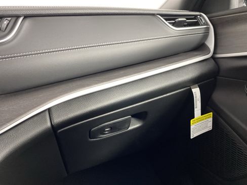 New 2025 Jeep Grand Cherokee L Limited w/ Black Appearance Package image 30