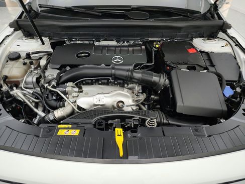 Used 2023 Mercedes-Benz GLB 250 image 16