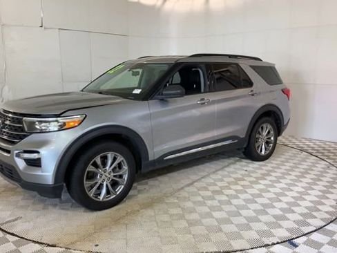 Used 2022 Ford Explorer XLT w/ Equipment Group 202A AWD/4WD image 7