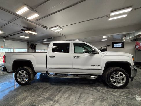 Used 2019 GMC Sierra 2500 SLT w/ Snow Plow Prep Package image 12