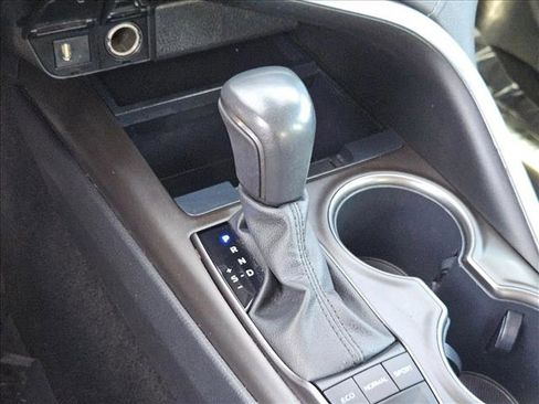 Used 2023 Toyota Camry SE image 12