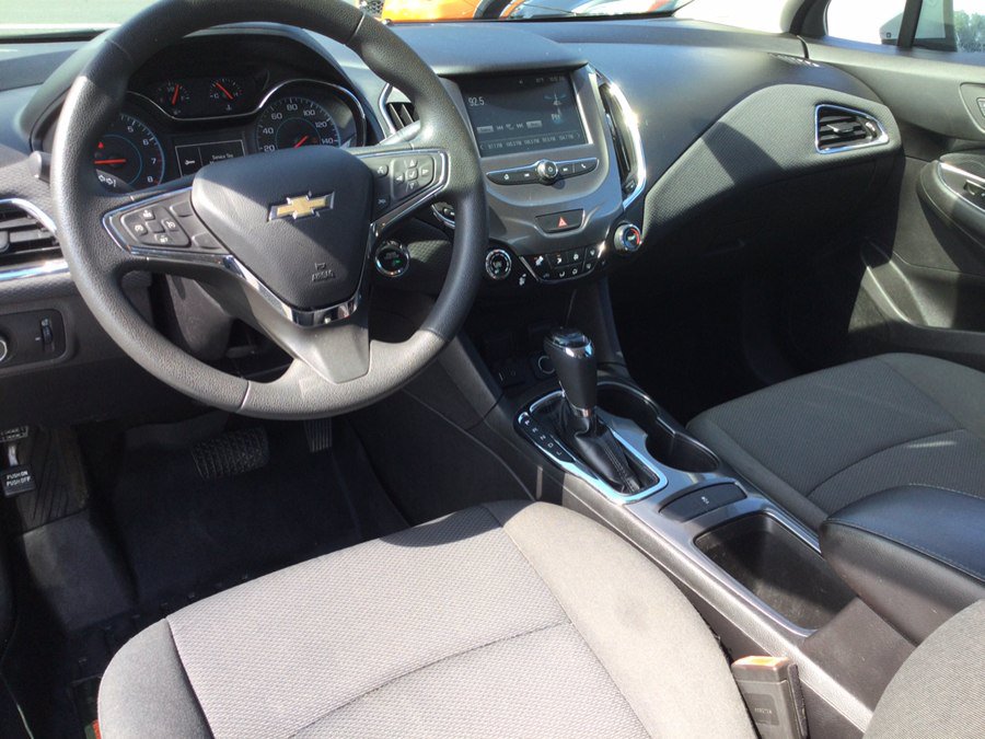 Used 2017 Chevrolet Cruze LT w/ Convenience Package FWD image 17