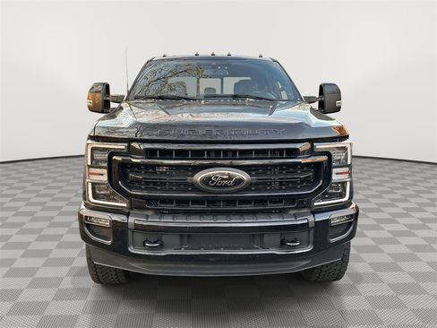 Used 2022 Ford F350 Lariat w/ Black Appearance Package image 5
