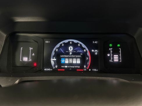 Certified 2024 Toyota Tacoma SR5 AWD/4WD image 18
