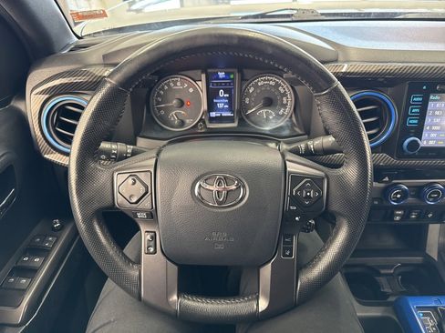 Used 2018 Toyota Tacoma TRD Off-Road image 17