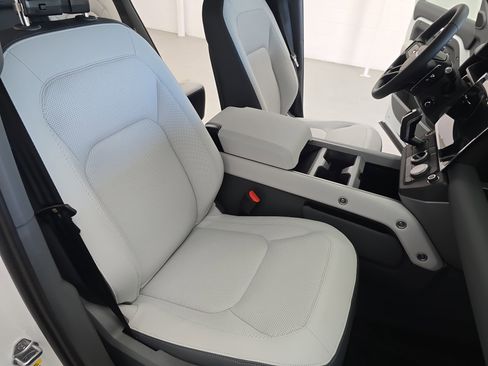 New 2026 Land Rover Defender 110 V8 image 10