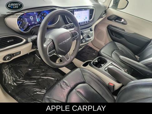Used 2022 Chrysler Pacifica Touring-L FWD image 12