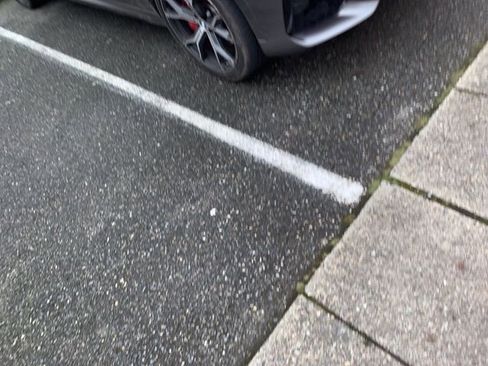 Used 2022 BMW X6 xDrive40i w/ M Sport Package image 3