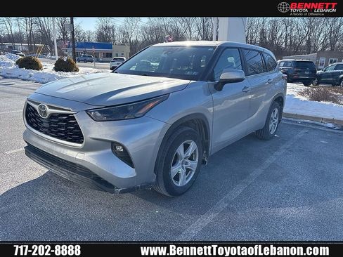 Used 2023 Toyota Highlander LE image 1