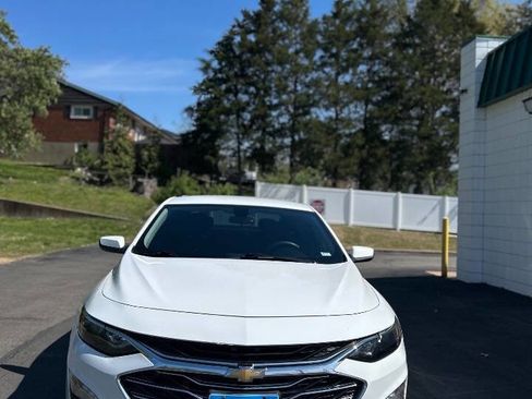 Used 2020 Chevrolet Malibu LT image 2