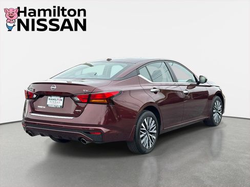 Used 2023 Nissan Altima 2.5 SV w/ SV Premium Package AWD/4WD image 2