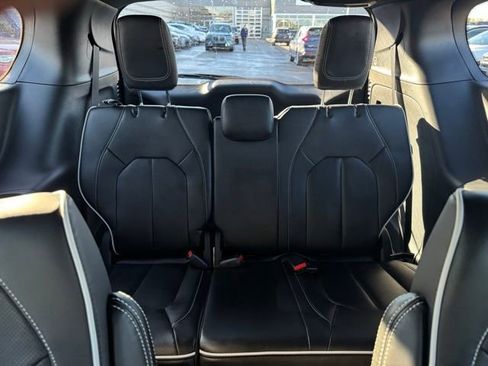 New 2026 Chrysler Pacifica Limited w/ S Appearance Package image 19