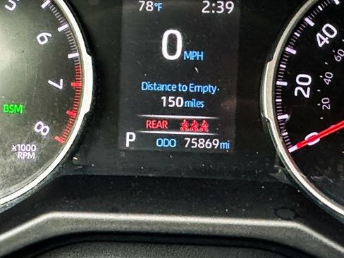 Used 2020 Toyota RAV4 XLE image 23