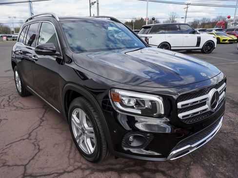 Used 2023 Mercedes-Benz GLB 250 4MATIC w/ Premium Package image 3