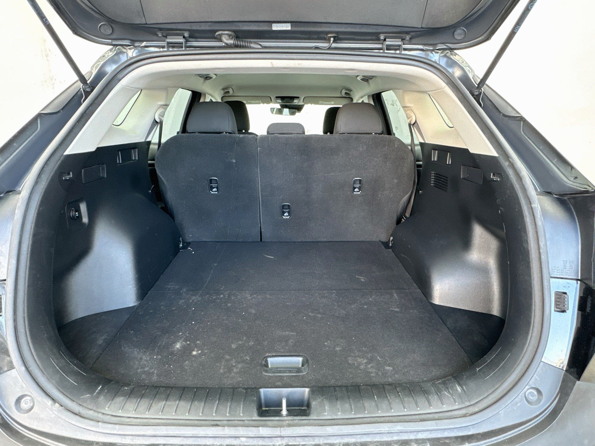 Used 2025 Kia Sportage LX FWD image 17