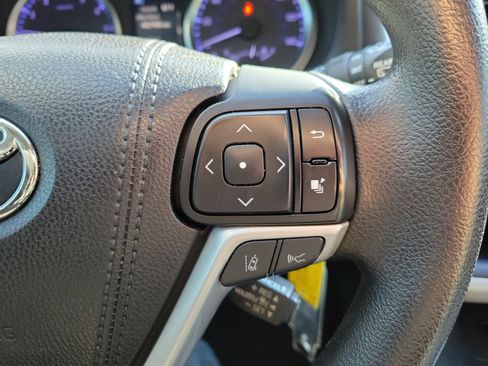 Used 2018 Toyota Highlander LE image 28