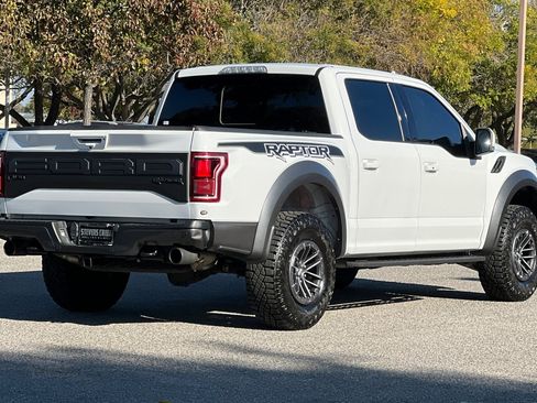 Used 2019 Ford F150 Raptor w/ Equipment Group 802A Luxury image 4